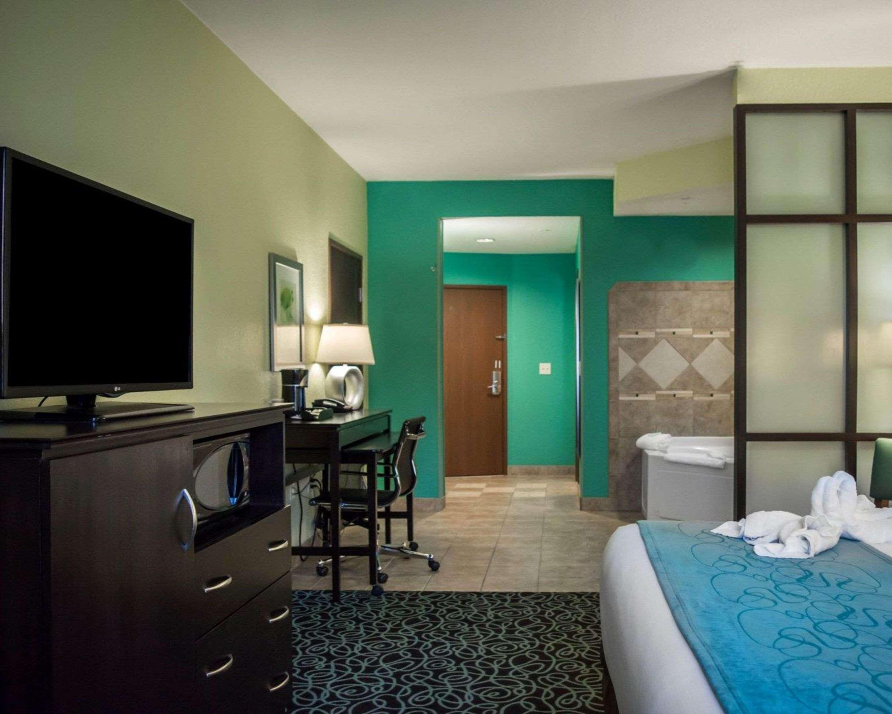 Mango Hampton Inn By Hilton Tampa Fairgrounds Casino מראה חיצוני תמונה